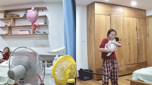 Clip ghi lại cảnh nghi giúp việc ngủ quên khiến em bé 19 ngày tuổi rơi từ trên giường xuống đất