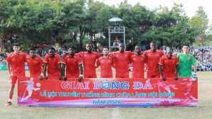 Giải bóng đá hội làng miền Bắc gây sốt: Có cả ngoại binh tham dự, lượng khán giả choáng ngợp