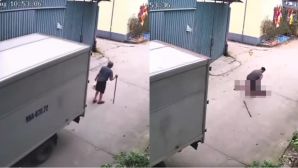 Xe tải lùi bất cẩn cuốn cụ ông đang đi bộ vào gầm, camera ghi lại hành động gây tranh cãi của tài xế