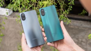 2 mẫu Samsung Galaxy tặng mẹ ngày 8/3, giá dưới 5 triệu, màn lớn, pin trâu, dùng cực mượt