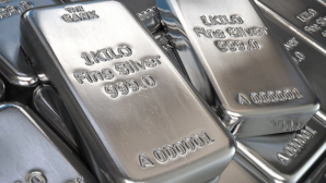 Quỹ bạc lớn nhất thế giới 'xả' hàng trăm tấn trong một ngày: Tín hiệu gì cho thị trường kim loại?