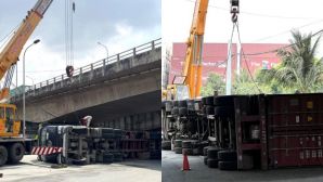 Hiện trường xe container chở 30 tấn hàng lật ngửa dưới gầm cầu, tài xế hiện ra sao?