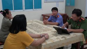 Bất ngờ lý lịch người phụ nữ cầm dao náo loạn tiệm vàng: Đối tượng đang hưởng trợ cấp?