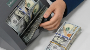 Giá USD hôm nay 10/3: Ngân hàng đồng loạt nâng giá mua USD