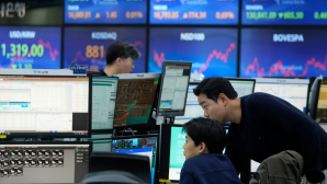 Giá dầu giảm sốc sau phát biểu của ông Trump, chứng khoán châu Á khởi sắc