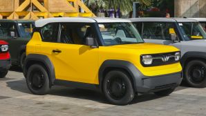 Người trẻ chọn mua ô tô đầu đời miễn nhiễm với bão giá xăng