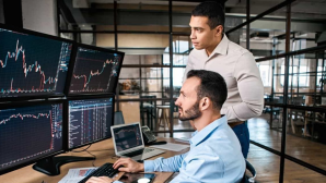 Khối ngoại xả ròng nhiều mã lớn, bất ngờ chi gần 250 tỷ gom một cổ phiếu VN30