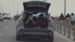 Danh tính tài xế mở cốp xe, chở người trong khoang hành lý ở Hà Nội, chính thức nhận án phạt