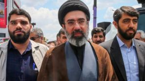 Iran 'ra điều kiện' với Mỹ và Israel: Chính thức thách thức đưa tàu chiến vào eo biển Hormuz