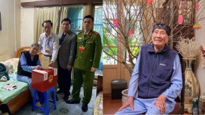 Lý do nam nhạc sĩ gạo cội của Việt Nam được ‘đặc cách’ bỏ phiếu bầu cử tại nhà riêng