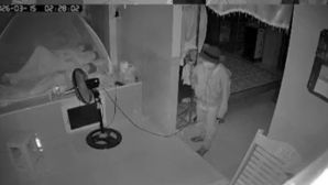 Camera ghi lại cảnh trộm cuỗm thùng tiền mừng cưới khi chú rể say, hé lộ nơi tìm thấy 208 phong bì