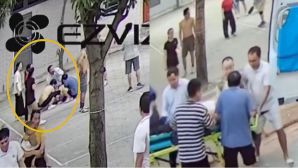 Bác sĩ bế con đi dạo thì gặp người đột quỵ, camera ghi lại giây phút ‘hóa người hùng’ gây xúc động