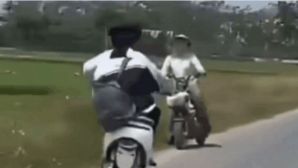 Xót xa vụ hai nam sinh không đội mũ, lạng lách sang đường ngược chiều tông trực diện người phụ nữ