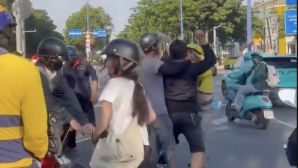 Xác minh danh tính hai người đàn ông ẩu đả giữa ngã tư TPHCM khiến nhiều người khiếp vía