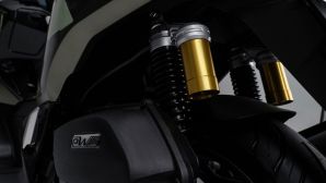 Tin xe trưa 23/3: Honda chính thức ra mắt ‘kẻ thay thế’ Air Blade giá 59 triệu đồng, trang bị như SH