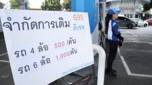 Một quốc gia ở Đông Nam Á thiếu hụt xăng dầu nghiêm trọng, người dân xếp hàng dài chờ nhiên liệu