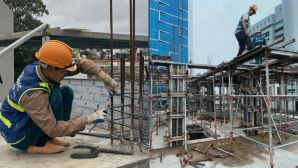 Giá vật liệu xây dựng liên tục tăng, người dân và doanh nghiệp gồng mình xoay xở