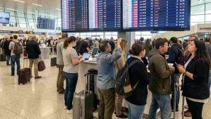 Giá vé máy bay leo thang, các hãng áp dụng phụ thu nhiên liệu giữa xung đột Trung Đông