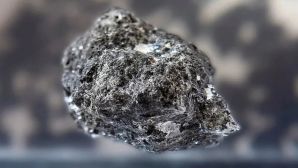 NASA mở niêm phong 'báu vật Mặt Trăng' sau 50 năm: Phát hiện khiến các nhà khoa học sửng sốt