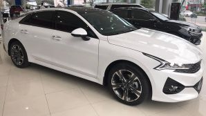 Giá lăn bánh Kia K5 cuối tháng 3/2026 giảm xuống mức cực rẻ nhờ ưu đãi khủng, đại chiến Toyota Camry