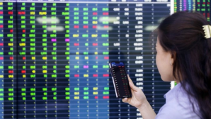 Phiên 25/3: Hàng loạt cổ phiếu trụ cột tăng mạnh, VN-Index lập đỉnh nửa tháng