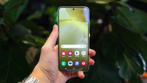 Giá Galaxy S24 5G cuối tháng 3, giảm cực mạnh, hạ đo ván iPhone 17e dễ dàng vì vừa rẻ, vừa có AI xịn