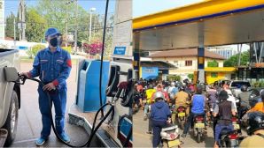 Giá xăng nước láng giềng Việt Nam leo top đầu thế giới dù thu nhập bình quân 5 triệu đồng/tháng