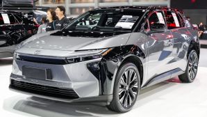 Toyota chính thức ra mắt mẫu SUV hạng C đẹp long lanh giá 1 tỷ đồng: Đả bại Honda CR-V và Mazda CX-5