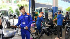 Hàng loạt thuế xăng dầu được giảm về 0%, giá xăng giảm kỷ lục ngay trong đêm