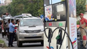 Xăng tăng dựng đứng, Campuchia tạm dừng phạt vi phạm giao thông để giảm gánh nặng tài chính cho dân