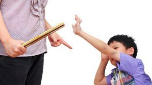 Cái kết vụ học sinh lớp 3 bị phụ huynh của bạn vào trường đánh 10 roi, cô giáo đứng chứng kiến