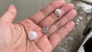 Mưa đá dội xuống Hà Nội và miền Bắc: ‘Thủ phạm’ nào gây ra hiện tượng nguy hiểm này?