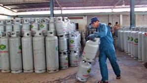 Giá gas tăng từ 1/4, bình 12kg tăng 90.000 đồng, người dân có xu hướng chuyển sang bếp điện