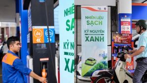 Xăng E10 bắt đầu bán, giá thấp hơn RON95-V 1.000 đồng, tiết lộ vướng mắc trong quá trình chuyển đổi 