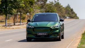 Ford Việt Nam nâng cấp trải nghiệm khách hàng xe điện, đưa Mustang Mach-E đến gần khách hàng Việt