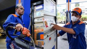 Cập nhật giá xăng dầu hôm nay: Giá dầu thế giới tăng dựng đứng, dự báo sẽ còn biến động lớn