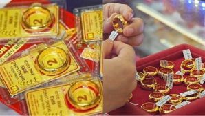 Giá vàng hôm nay cập nhật mới nhất: Diễn biến lạ, vàng Bảo Tín Minh Châu cửa hàng cao hơn chợ đen