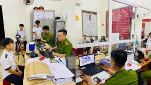 Tăng ca cấp căn cước cho học sinh trước kỳ thi, công an rà soát hồ sơ và tiếp nhận xuyên ngày tại địa bàn