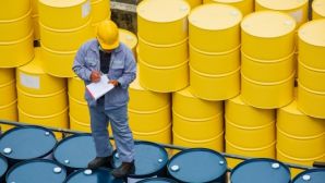 Giá xăng dầu tối 7/4: Giá dầu thô tăng mạnh sau khi Mỹ tấn công đảo Kharg, giới công nghệ nín thở