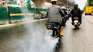 Hà Nội và TP Hồ Chí Minh sắp siết chặt tiêu chuẩn khí thải xe máy: Xe đời cũ bị ảnh hưởng nhiều nhất