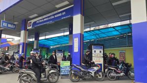 Giá xăng dầu chiều ngày 10/4/2026: Khách Việt đi xe số nào tiết kiệm nhất? Đổ đầy bình hết bao tiền?