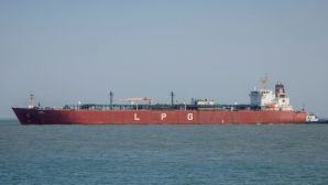 Ông Trump lên tiếng về phí tàu chở dầu tại eo biển Hormuz, nhắc đến phương án xử lý với Iran