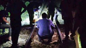 Xác minh danh tính người phụ nữ đi bộ trên đường sắt Bắc – Nam bị tàu hỏa tông tử vong, truy tìm nhân thân