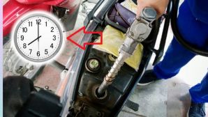 Giá xăng dầu trưa nay 12/4: RON95 'ngót' gần 3000 đồng, khung 'giờ vàng' đổ xăng hời nhất trong ngày