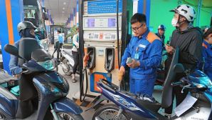 Giá xăng dầu hôm nay 13/4: RON92 và RON95 đã 'chạm đáy'? Bảng giá đầy bình xe máy Honda tại Việt Nam