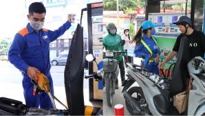 Giá xăng dầu ngày 13/4 mới nhất: Thế giới đồng loạt tăng, xăng dầu Việt Nam ở mức trung bình và thấp