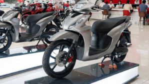 Giá xăng dầu trưa nay 14/4: RON92 giảm về mức rẻ như ‘rau’, Honda Vision cũng trên đà giảm thủng đáy