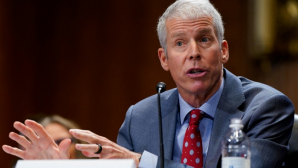 Giá dầu sẽ còn tăng bao lâu? Bộ trưởng Mỹ đưa ra dự báo mới