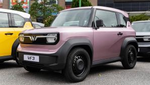 Giá xăng dầu chiều nay 15/4: RON 95, Diesel vừa giảm, ô tô điện lại được miễn phí trước bạ đến 2030?