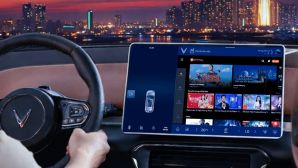 ‘Đặc quyền’ của chủ xe VinFast: Đi làm căng thẳng, lên xe có… người yêu làm trợ lý